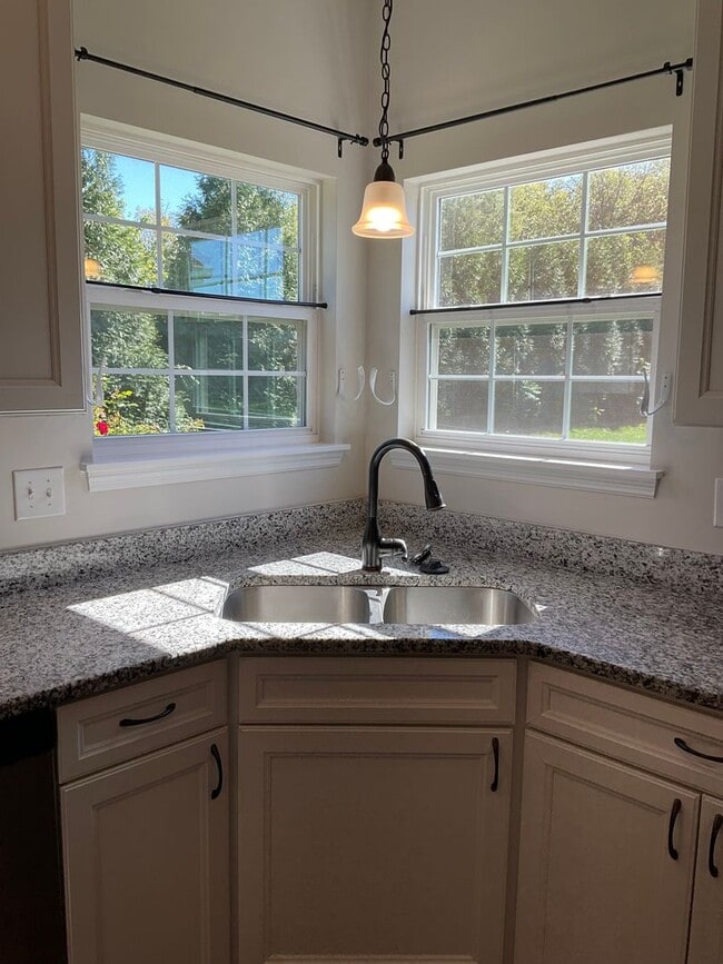 Building Photo - 104 Forest Oaks Dr