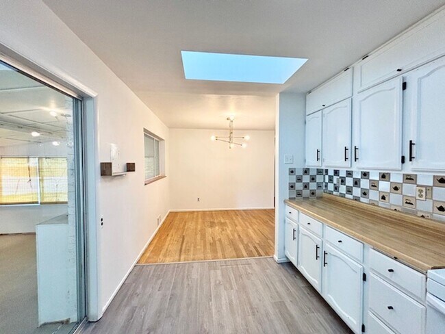Building Photo - FREE SEPTEMBER RENT!! - Harris Park Brick ...