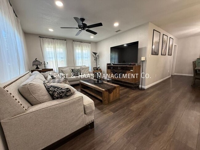 Primary Photo - 1120 East E Street