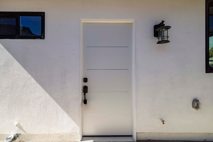 Building Photo - 14860 Envoy St