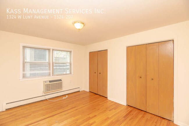 Building Photo - 1324 W Lunt Ave