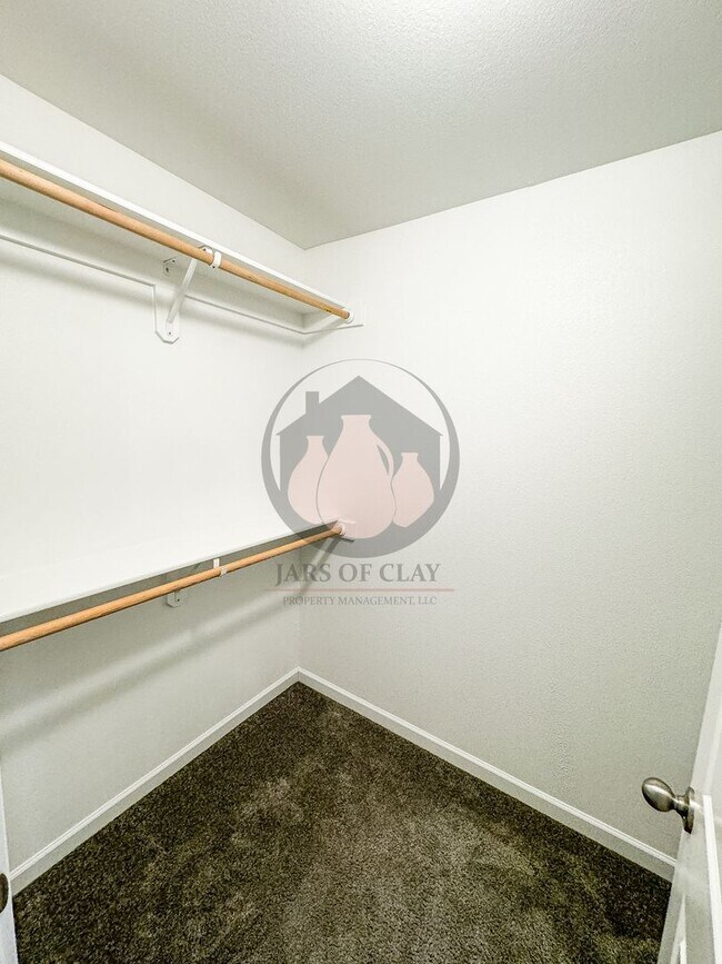 Building Photo - Adorable Dallas Townhome - Coming Available Early July