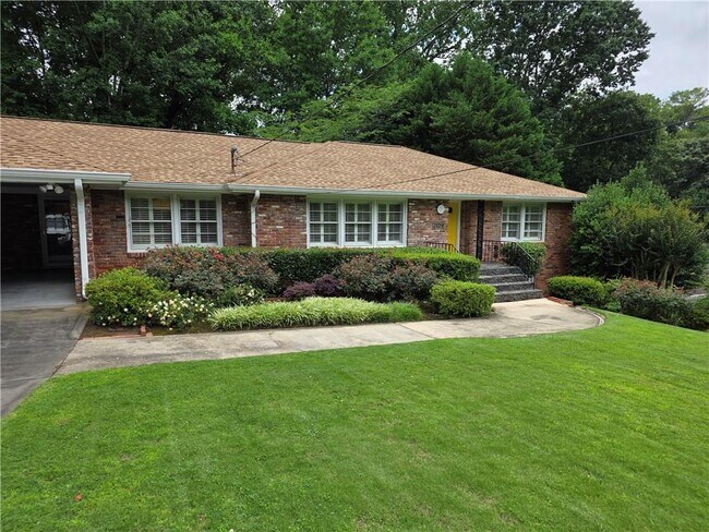 Building Photo - 2129 Pine Forest Dr NE