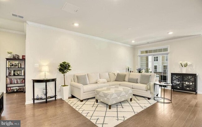 Building Photo - 23235 Milltown Knoll Square
