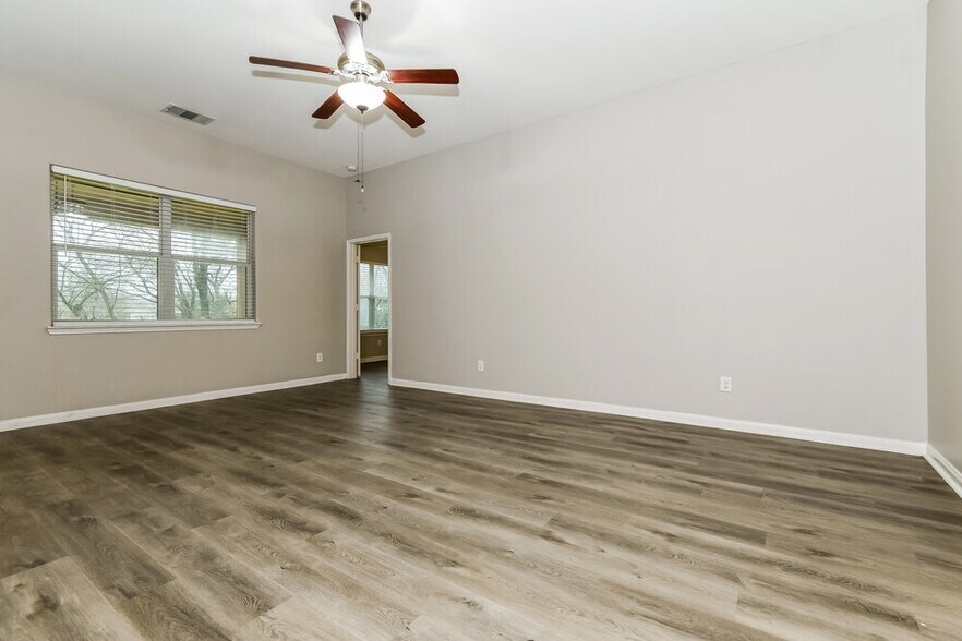 Building Photo - 1613 Mesquite Ln