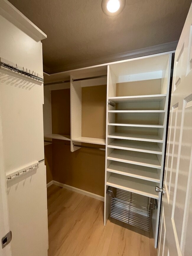 Building Photo - 2208 White Oak Dr