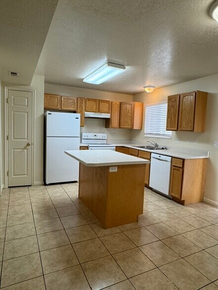 Building Photo - 961 N 100 W