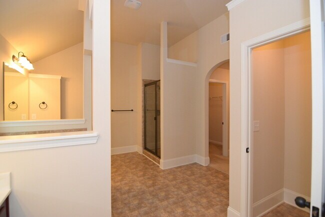 Building Photo - Huge 5 Bed/4 Bath Home Near Ft. Gordon