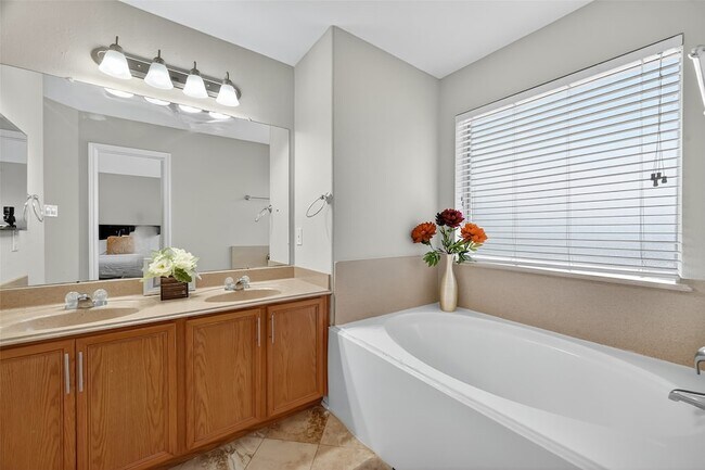 Building Photo - 16602 Pademelon Dr