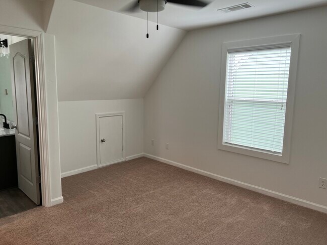 Building Photo - 242 Katydid Dr