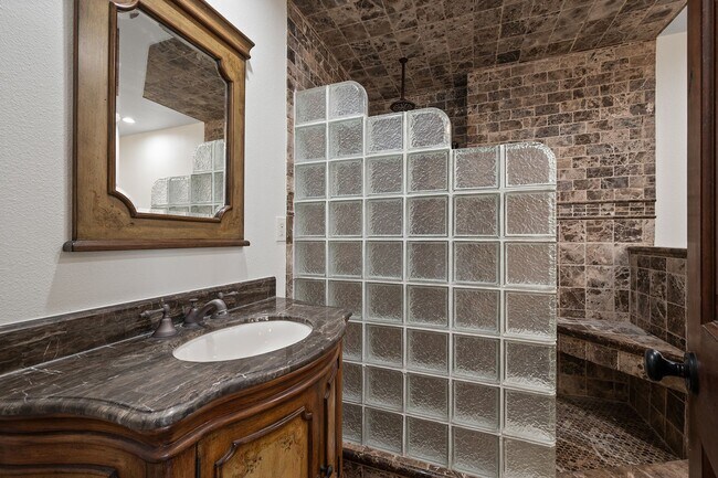 Building Photo - **724 E Cypress Ave Glendora** 4 bedroom 2 bath !!2 weeks free OAC!!