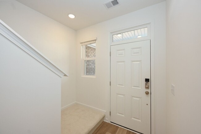 Building Photo - FREE TV!!