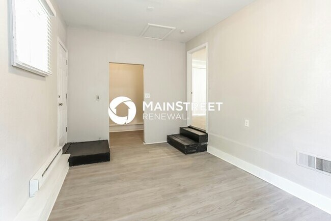 Building Photo - 2 Bedroom Pet-Friendly Home in Kansas City, MO with Main Street Renewal