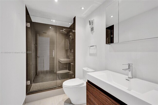 Building Photo - 20281 E Country Club Dr