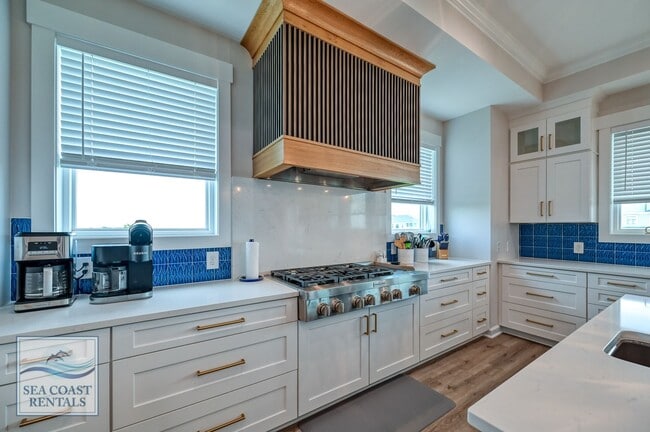 Building Photo - OFF-SEASON MONTHLY RENTAL - IT'S A BIG DILL!!