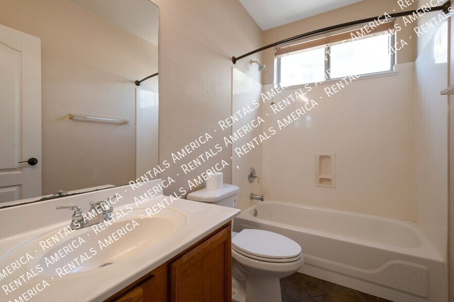 Building Photo - 2682 S Beverly Pl