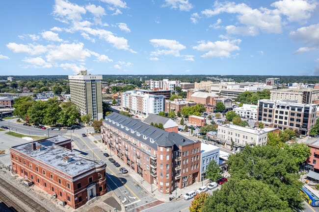 Building Photo - 360 S Elm St