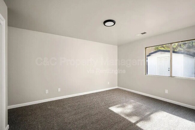 Building Photo - 4304 Range Dr