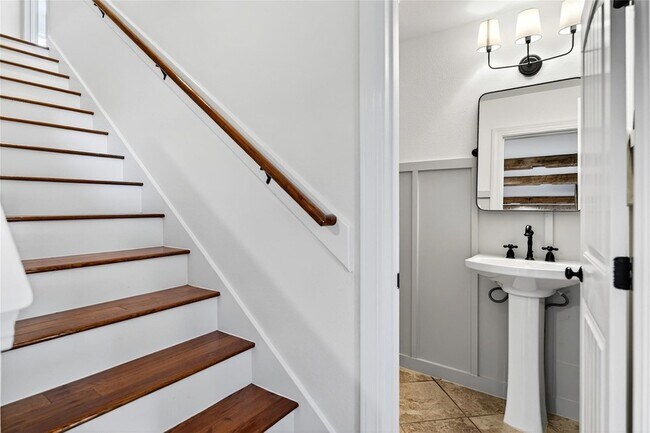 Building Photo - 301 Medlin Creek Loop