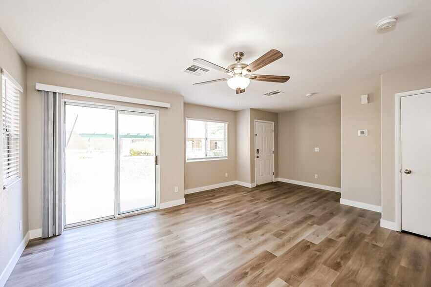 Building Photo - 5594 Calais Ct