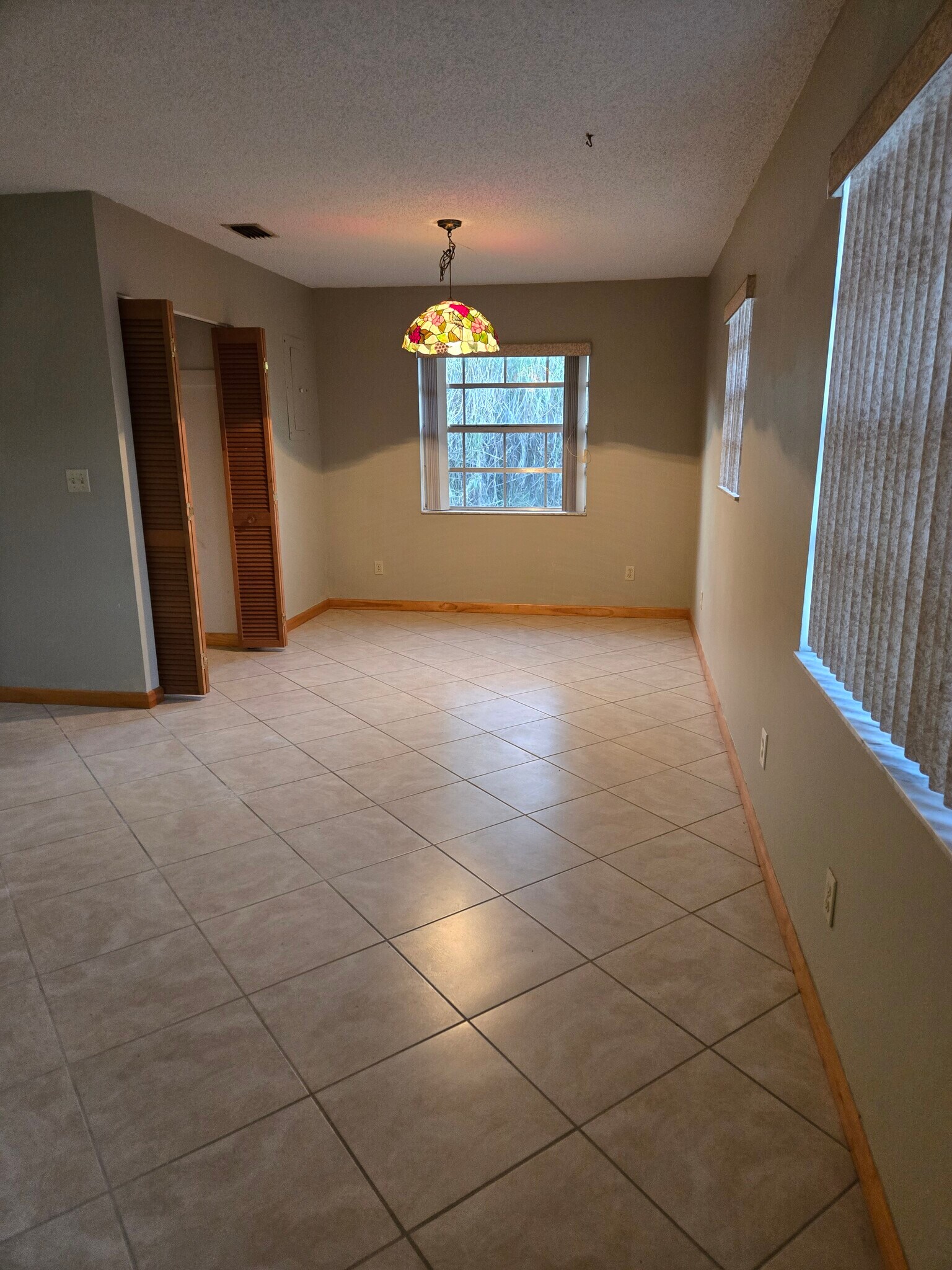 Building Photo - 4880 SE 44th St