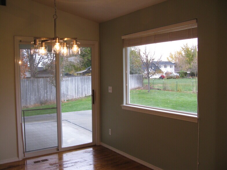 Building Photo - 2020 E Laguna Ave