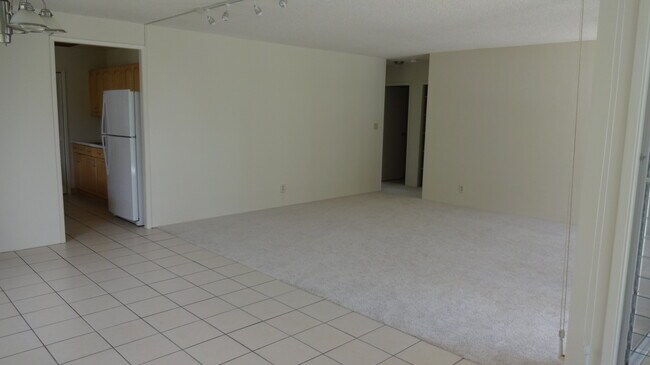 Building Photo - Haleloa II, End building, 2-parking, 1 Yea...