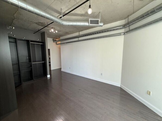 Building Photo - Modern Loft Living in the Heart of Downtow...