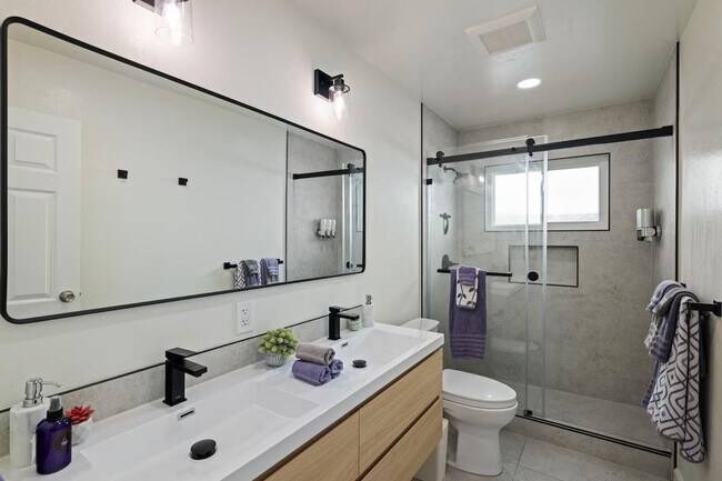 Building Photo - 945 Kingfisher Dr