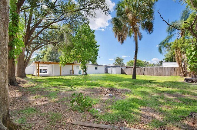 Building Photo - 9616 Pineridge Ave
