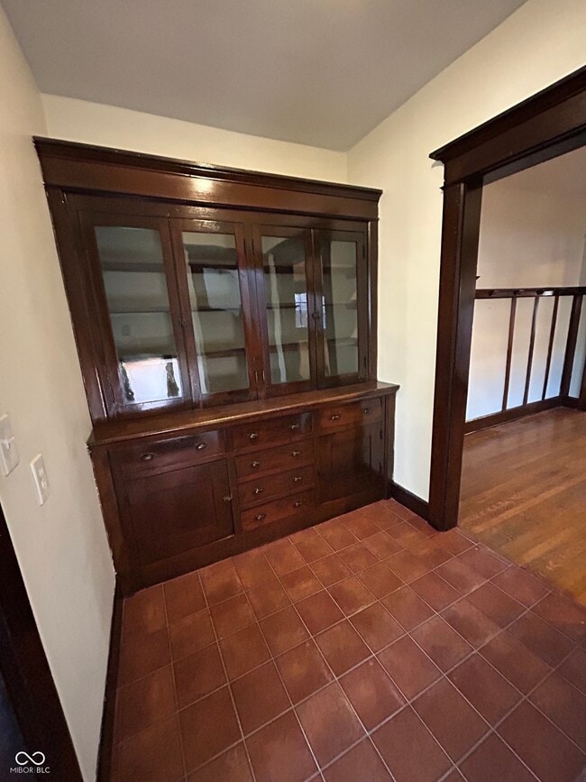 Building Photo - 963 Woodruff Pl W Dr