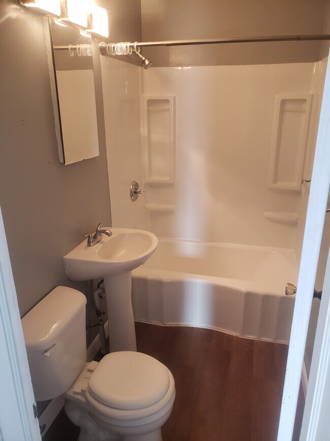 Building Photo - 314 1st St NW