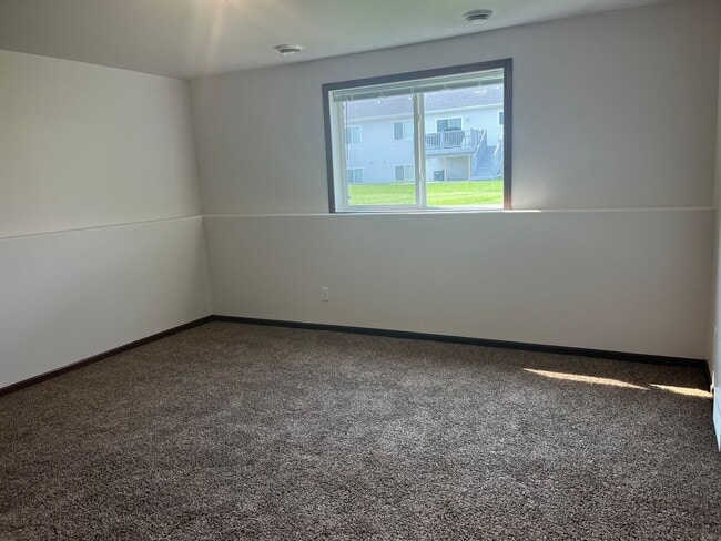 Building Photo - 3 Bed 3 Bath Twin Home