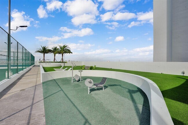 Building Photo - 16385 Biscayne Blvd