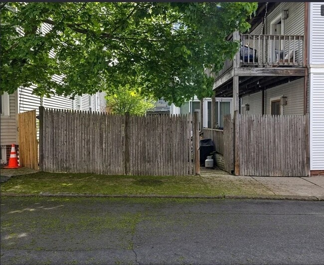 Building Photo - Marine Rd