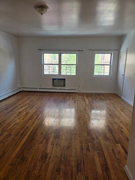 Building Photo - 1733 Montgomery Ave