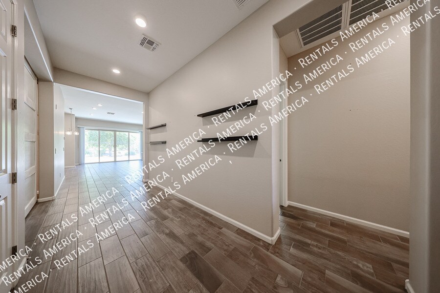 Building Photo - 3865 E Dogwood Pl