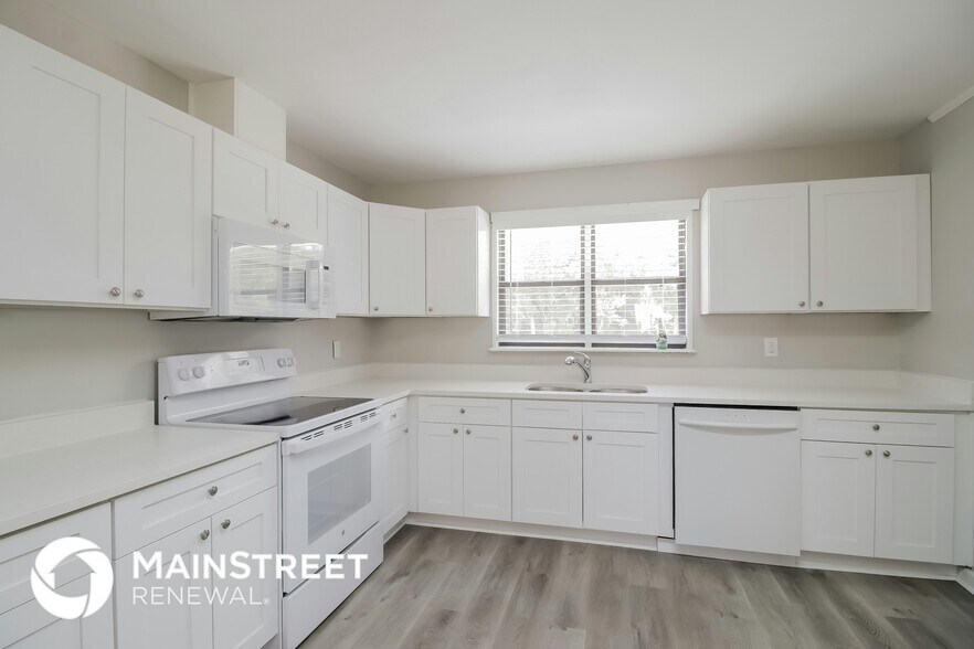 Building Photo - 1198 S Golf Lake Dr