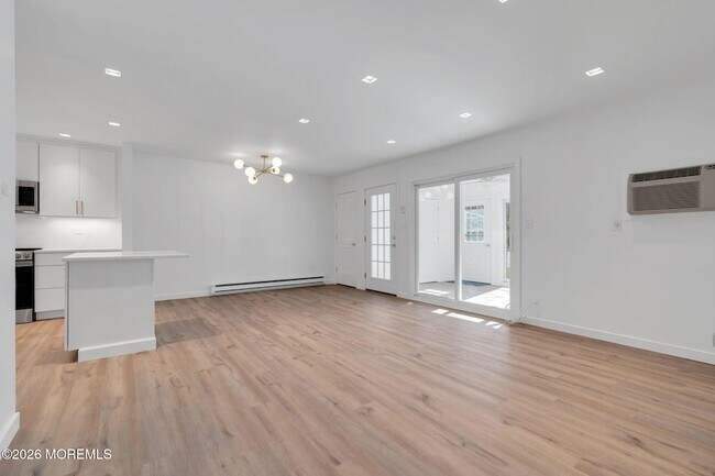 Building Photo - 42 Lexington Ct