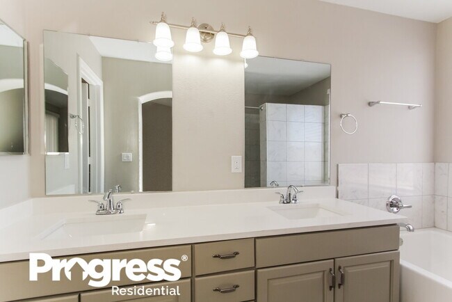 Building Photo - 6615 W Caribbean Ln