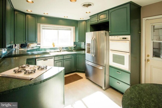 Building Photo - 40508 Waterview Dr