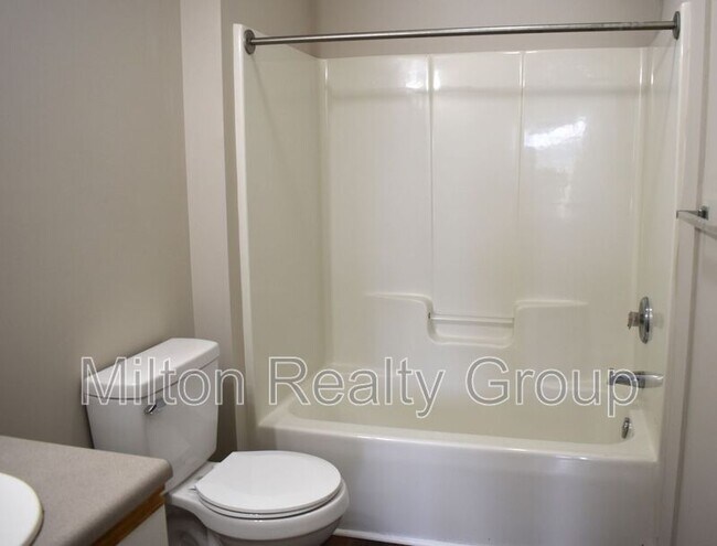 Building Photo - 74 Fantasy Ln