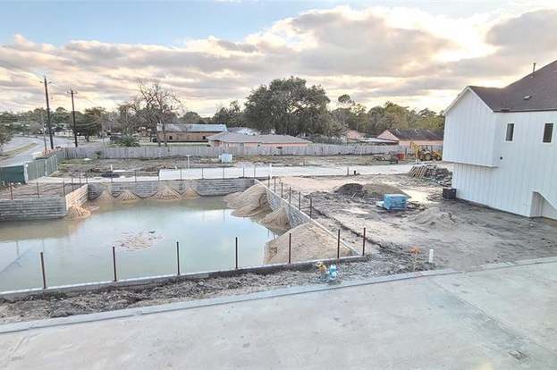 Building Photo - 311 Cyclamen St