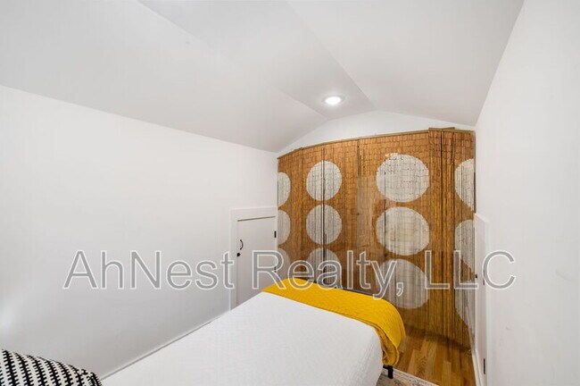 Building Photo - 1458 Beecher St SW