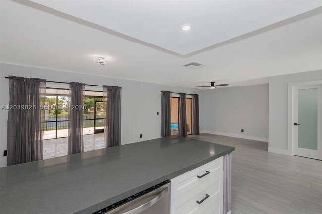 Building Photo - 6653 SW 140th Ave