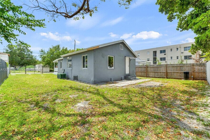 Building Photo - 1463 NW 70th St