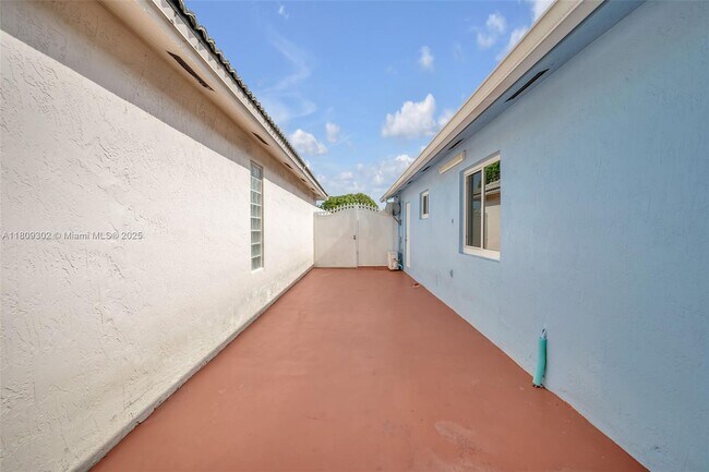 Building Photo - 2767 W 69th Terrace