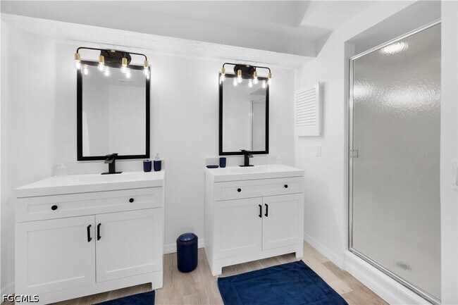 Building Photo - 6800 Satinleaf Rd S