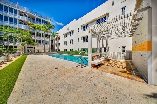 Building Photo - 2155 Washington Ct