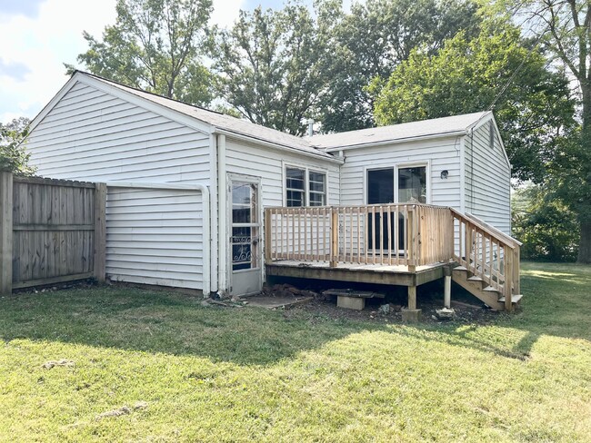 Building Photo - 3 bedroom ranch home in Lindbergh School D...